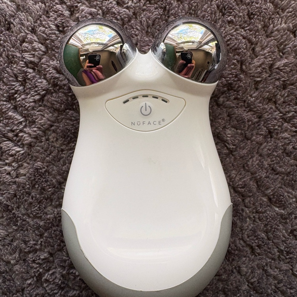 NuFace Microcurrent Device